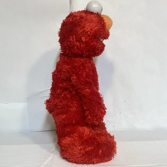 2005 Tickle Me Elmo Fisher Price Sesame Street Mattel